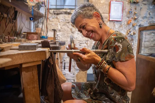 Fabriquez vos alliances en argent en couple avec Fabien - Image n°2 - Wecandoo