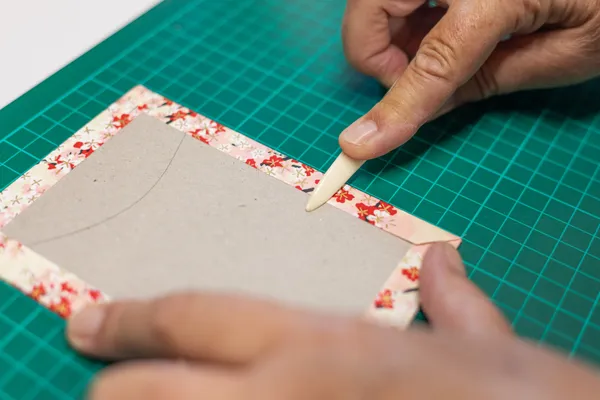 Fabriquez votre carnet en reliure criss cross avec Valérie - Image n°2 - Wecandoo