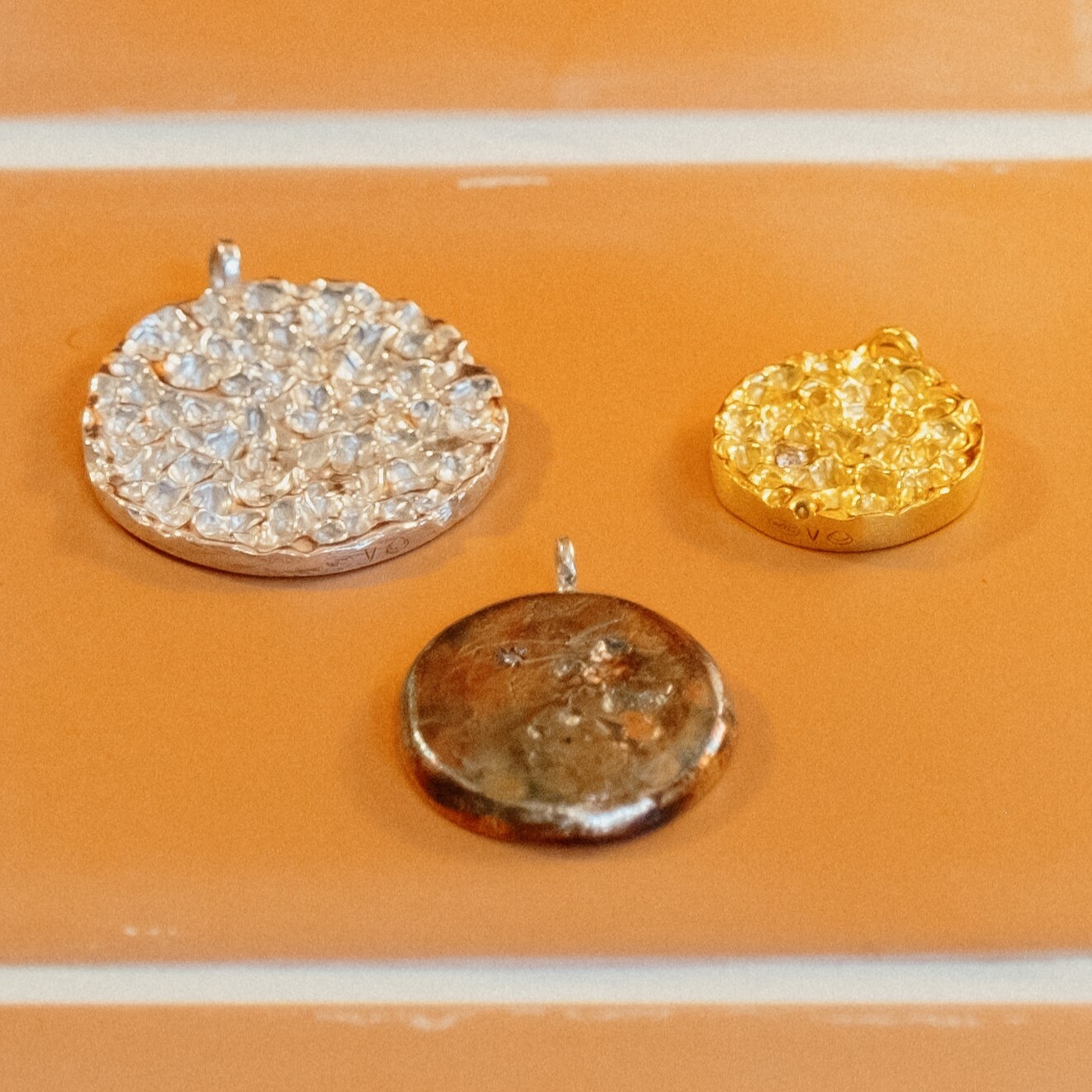 Réalisez votre médaillon gravé en cire perdue