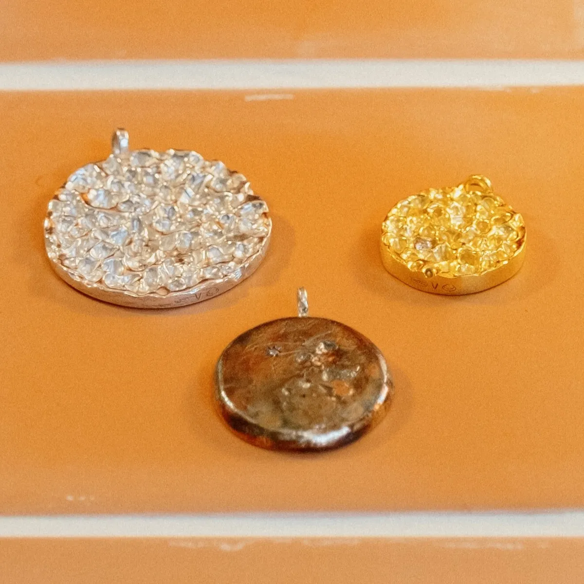 Réalisez votre médaillon gravé en cire perdue