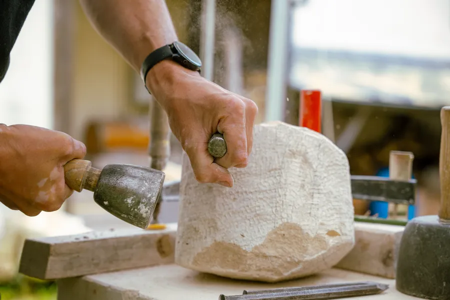 Initiez-vous à la taille de pierre avec Benoit - Image n°1 - Wecandoo