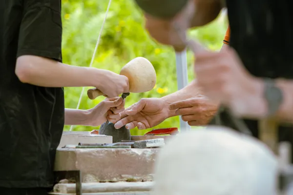 Initiez-vous à la taille de pierre avec Benoit - Image n°4 - Wecandoo