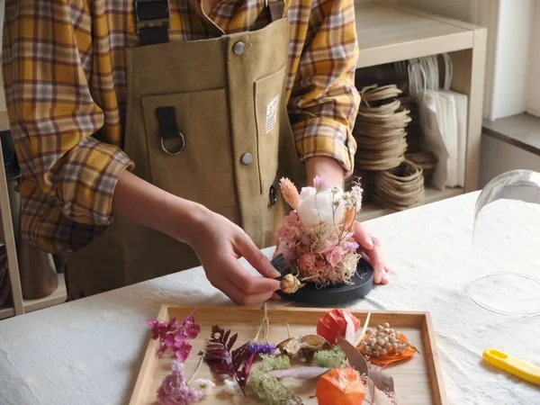 Composez votre cloche de fleurs séchées avec Belle - Image n°2 - Wecandoo