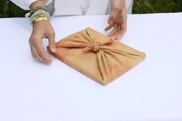 Initiez-vous à la teinture à travers la technique du shibori avec Léa - Image n°2 - Wecandoo