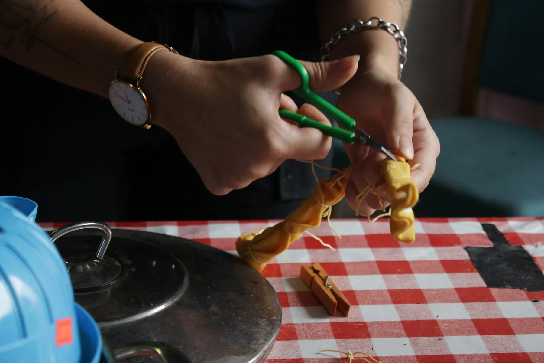 Initiez-vous à la teinture à travers la technique du shibori avec Léa - Afbeelding nr. 3 - Wecandoo