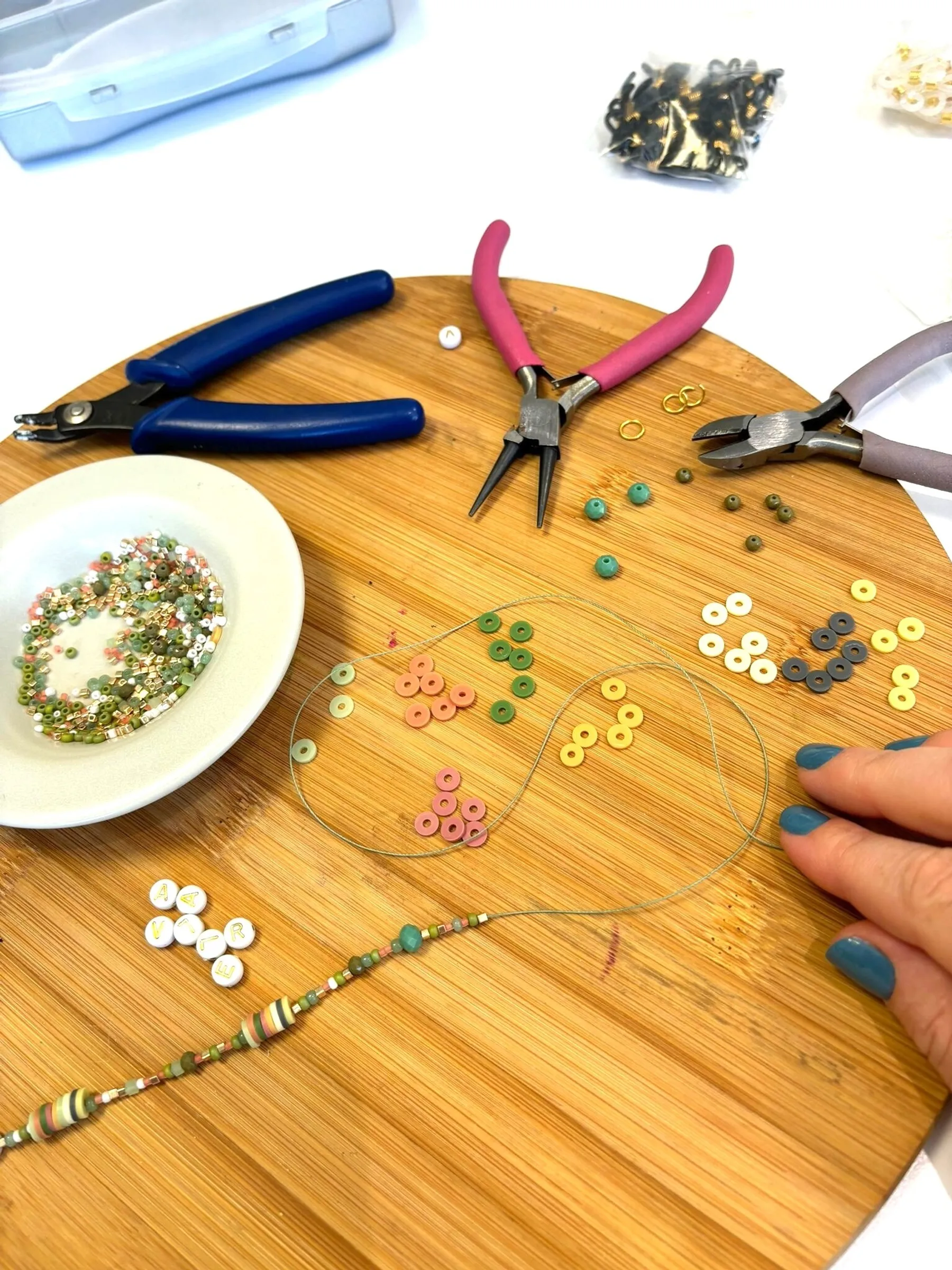 Créez votre parure de bijoux avec Célie - Image n°4 - Wecandoo