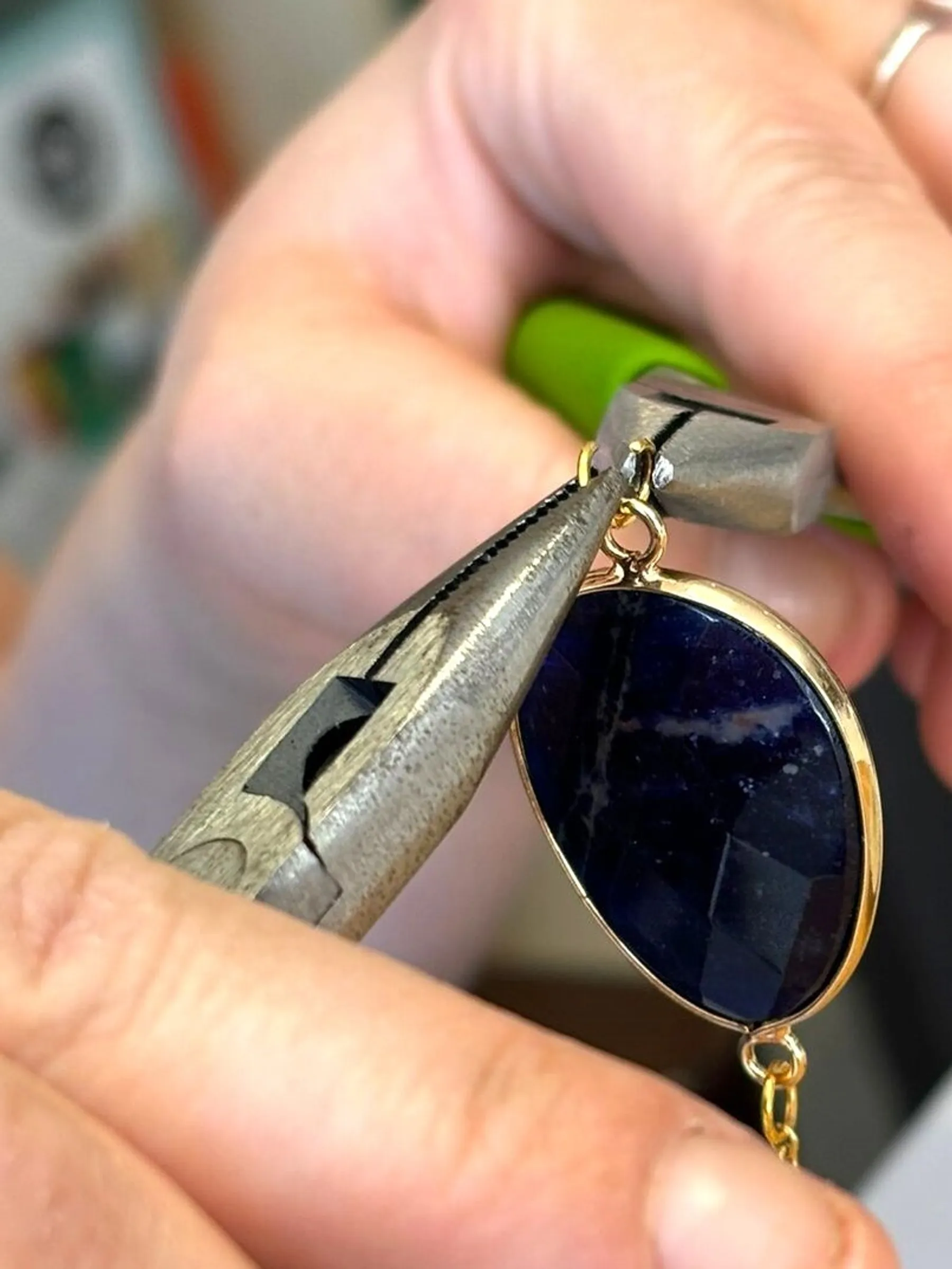 Créez votre parure de bijoux avec Célie - Image n°2 - Wecandoo