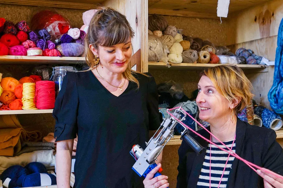 Tuftez un tabouret upcyclé avec Juliette - Afbeelding nr. 1 - Wecandoo