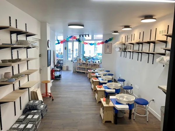 Initiez-vous au tour du potier et au modelage sur une journée - Image n°3 - Wecandoo