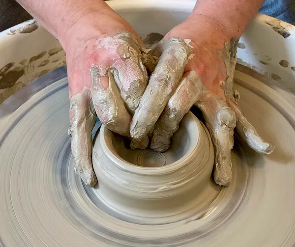Initiez-vous au tour du potier et au modelage sur une journée - Image n°2 - Wecandoo