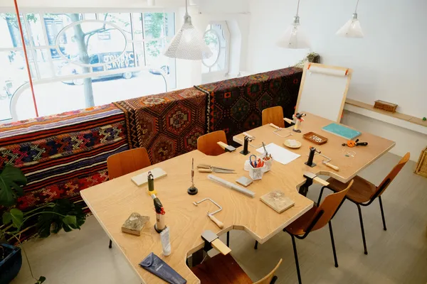 Réalisez votre bague en argent sertie d'une pierre naturelle avec Idil - Afbeelding nr. 4 - Wecandoo