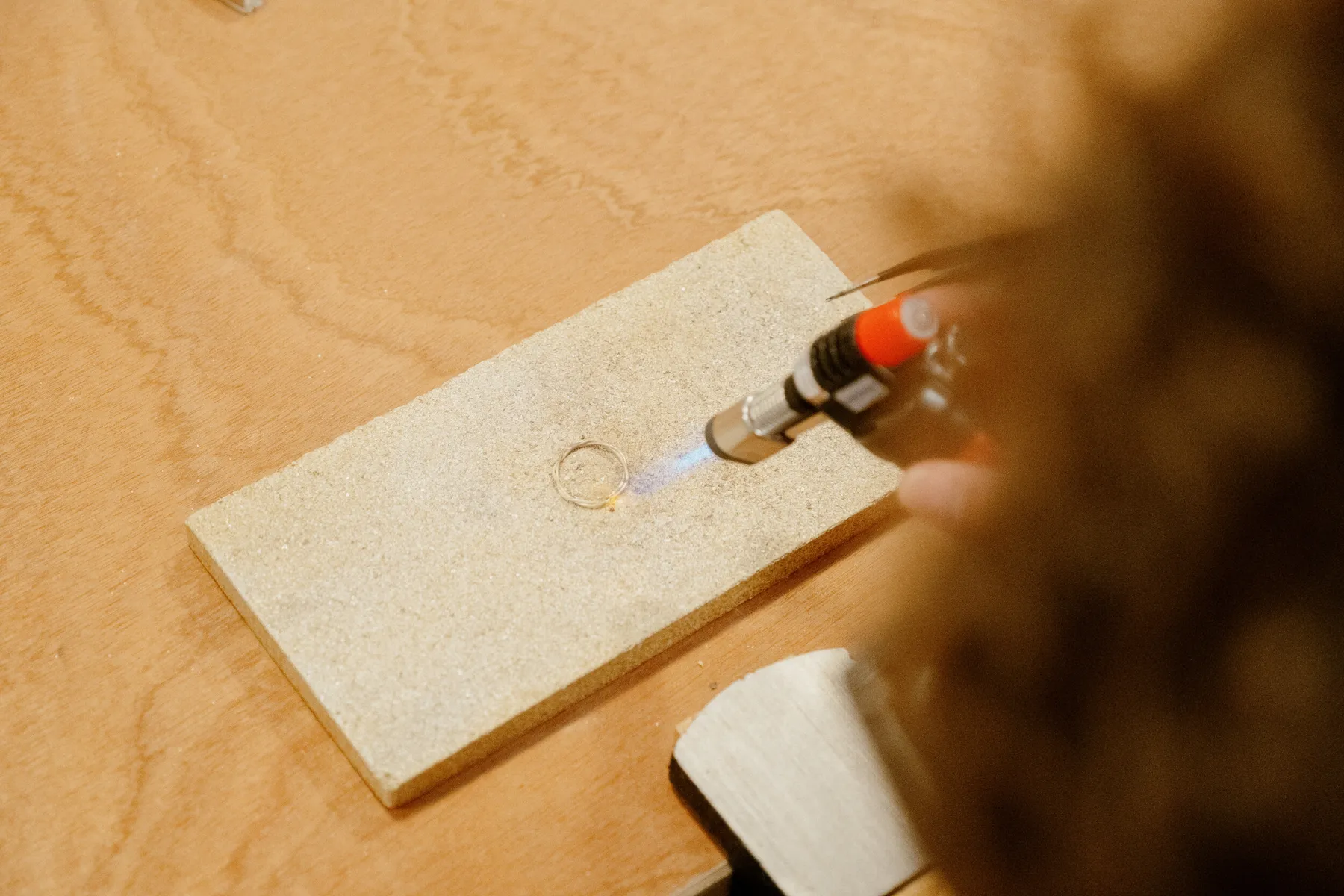 Make your own silver ring set with a natural stone with Idil - Image n°2 - Wecandoo