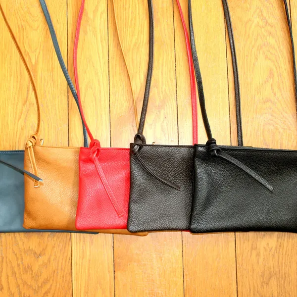 Réalisez votre pochette bandoulière en cuir avec Francesco - Image n°4 - Wecandoo