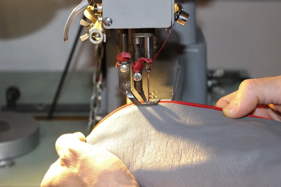 Réalisez votre pochette bandoulière en cuir avec Francesco - Image n°1 - Wecandoo