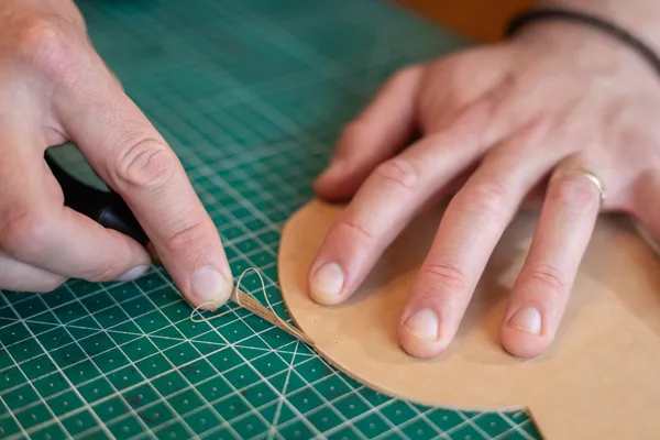 Fabriquez votre porte-monnaie en cuir avec Augustin - Image n°3 - Wecandoo