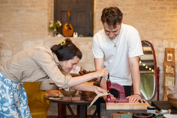 Fabriquez votre porte-monnaie en cuir avec Augustin - Image n°2 - Wecandoo