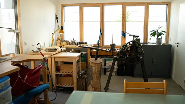 Réalisez votre bijou en fonte artisanale avec Marine - Image n°3 - Wecandoo