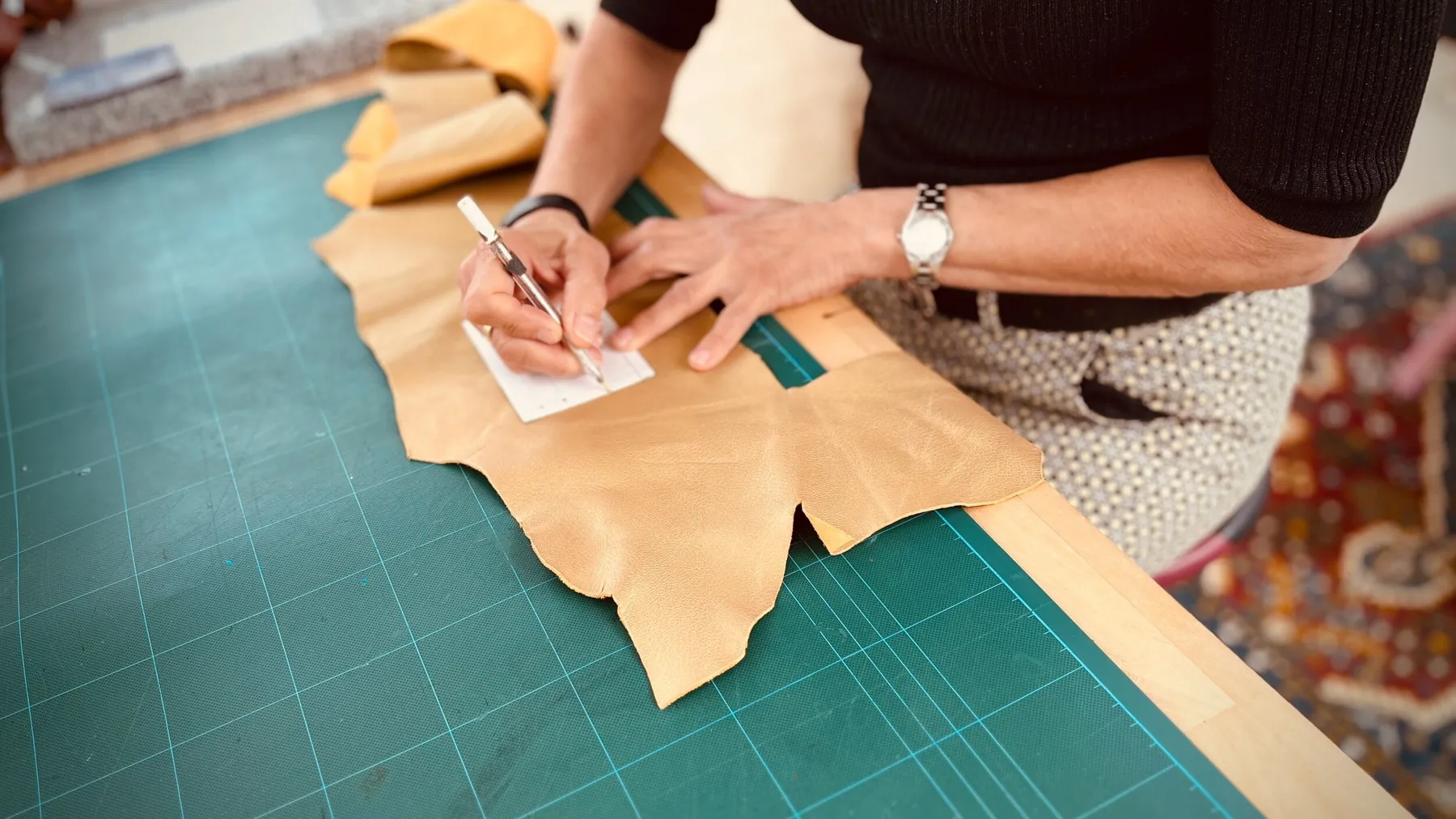 Réalisez votre porte-cartes en cuir au point sellier avec Céline - Image n°5 - Wecandoo