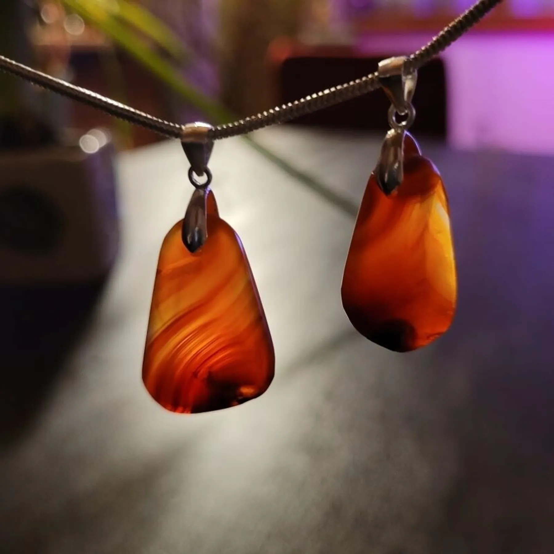 Taillez votre pendentif en pierre naturelle avec Céline - Image n°4 - Wecandoo