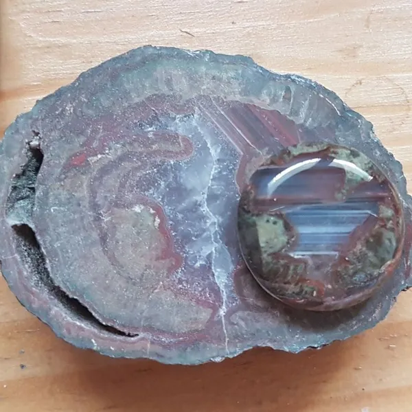 Taillez votre pendentif en pierre naturelle avec Céline - Image n°4 - Wecandoo