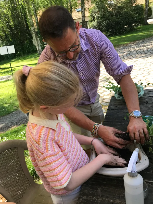 Réalisez vos deux kokédamas en duo avec votre enfant accompagnés par Martine - Afbeelding nr. 3 - Wecandoo