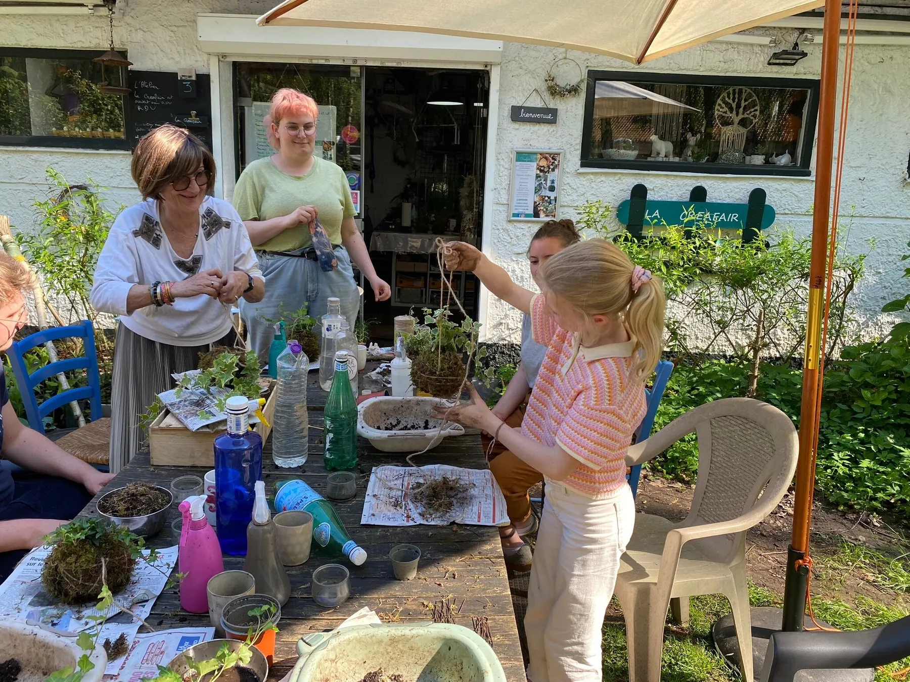 Réalisez vos deux kokédamas en duo avec votre enfant accompagnés par Martine - Image n°4 - Wecandoo