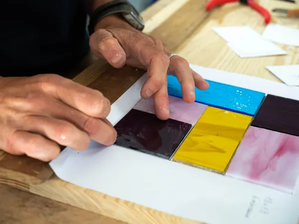 Initiez-vous à la technique du vitrail avec Catherine - Image n°3 - Wecandoo