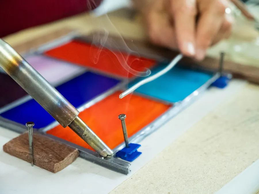 Initiez-vous à la technique du vitrail avec Catherine - Image n°1 - Wecandoo