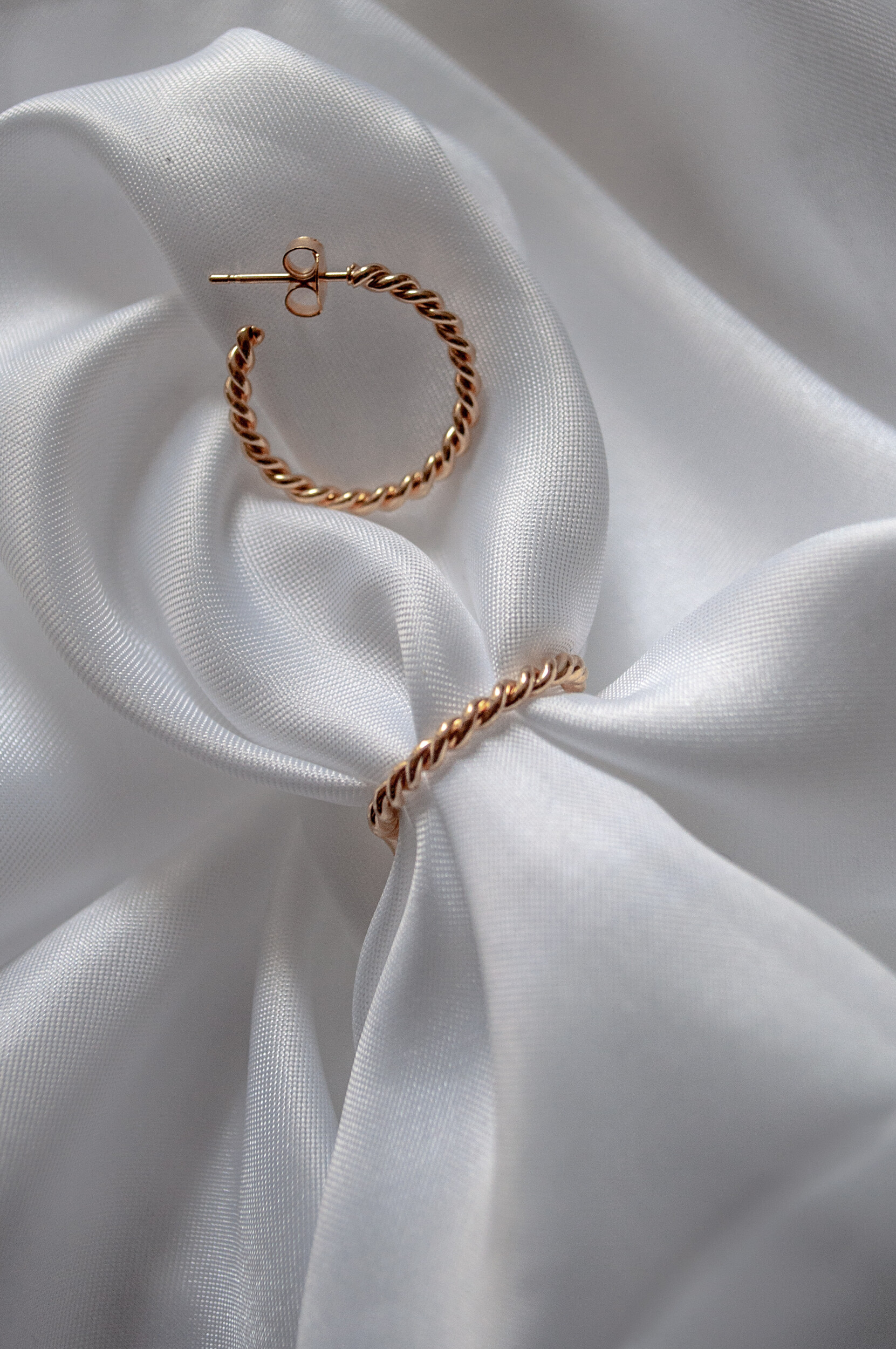 Fabriquez vos créoles torsadées en laiton