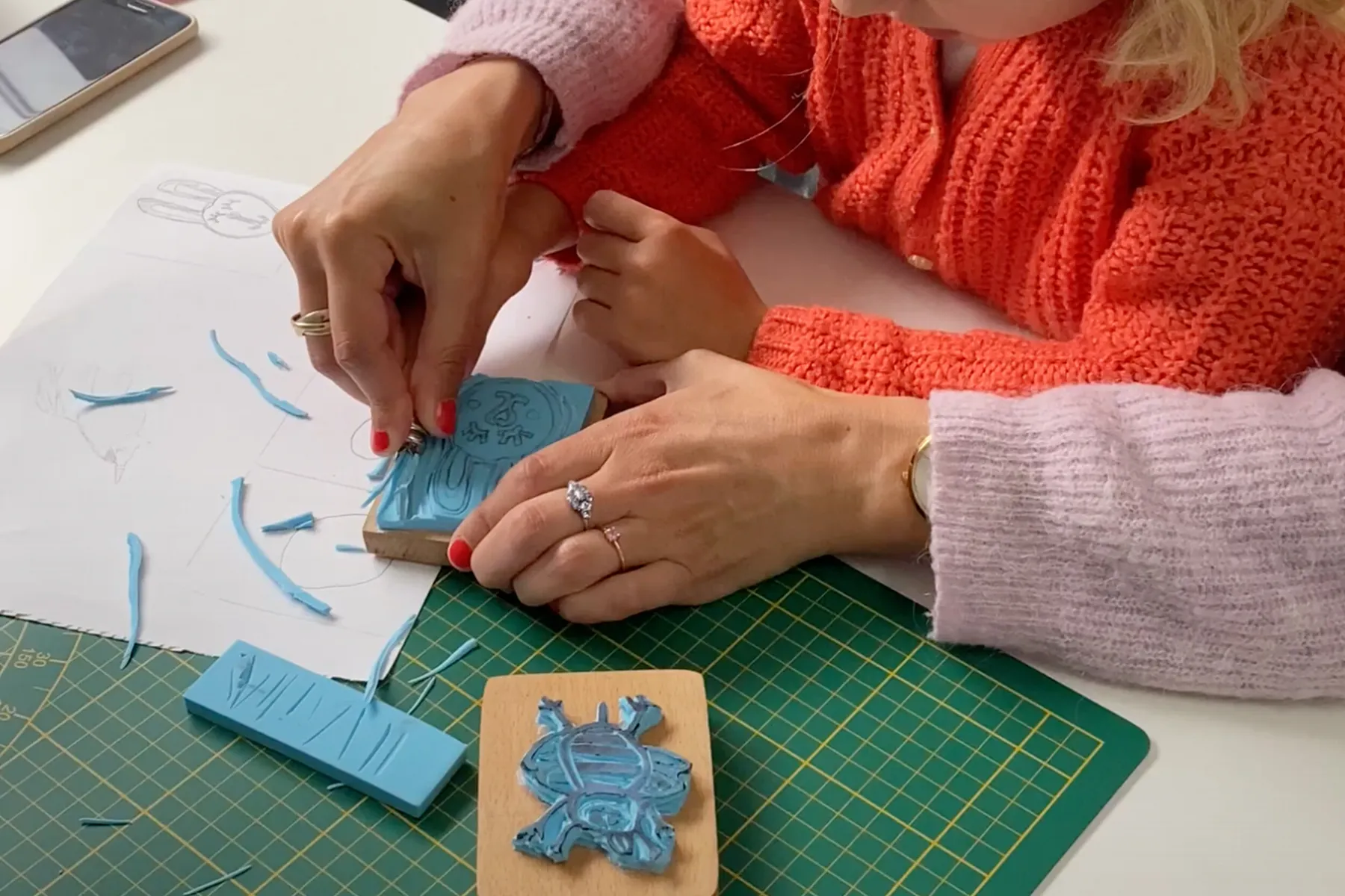 Gravez votre tampon en duo votre enfant, accompagnés par Tania - Image n°1 - Wecandoo