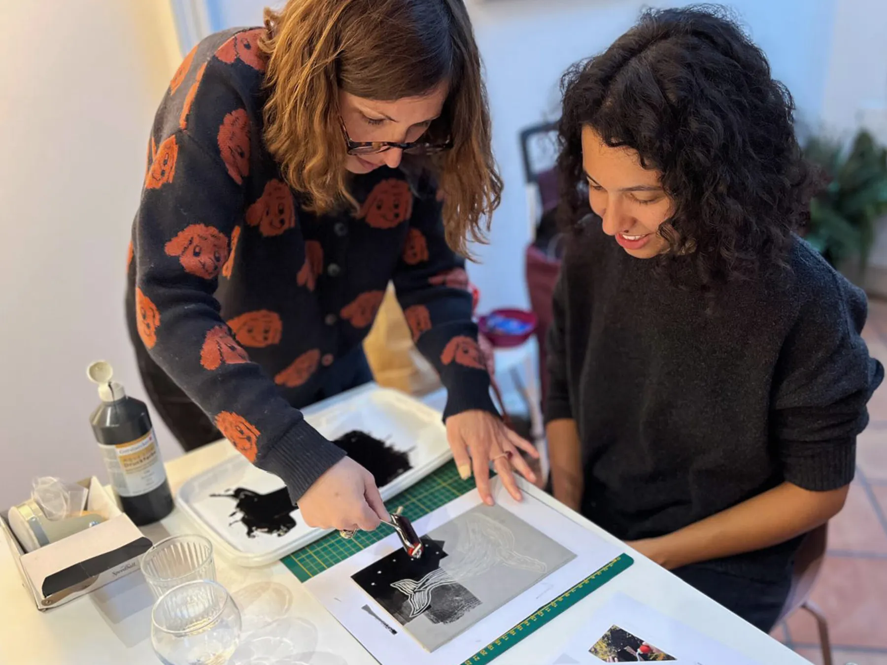 Découvrez la linogravure en prenant l'apéro avec Tania - Afbeelding nr. 2 - Wecandoo