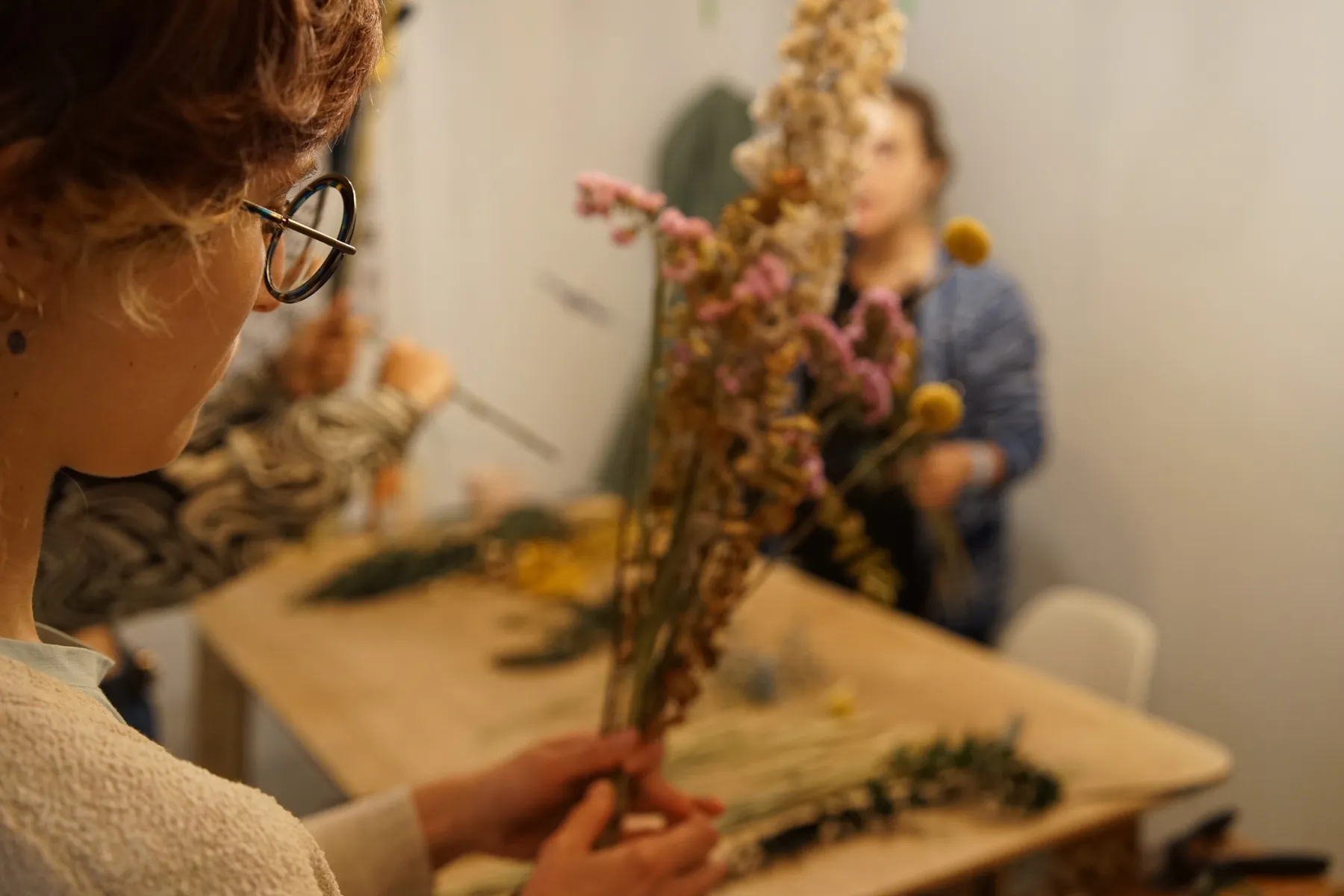 Réalisez votre bouquet de fleurs avec Maud et Camille - Image n°4 - Wecandoo