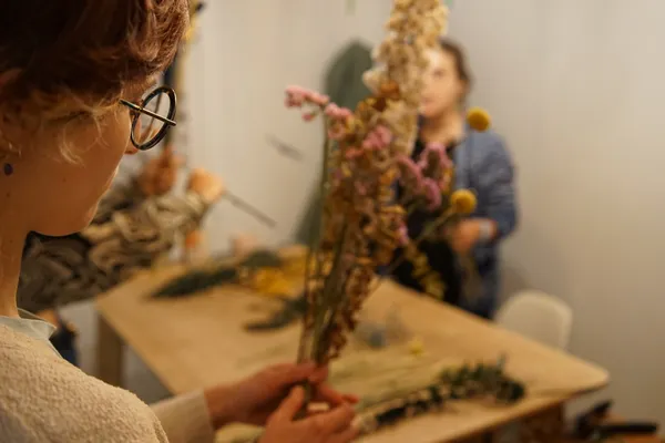 Réalisez votre bouquet de fleurs avec Maud et Camille - Image n°4 - Wecandoo