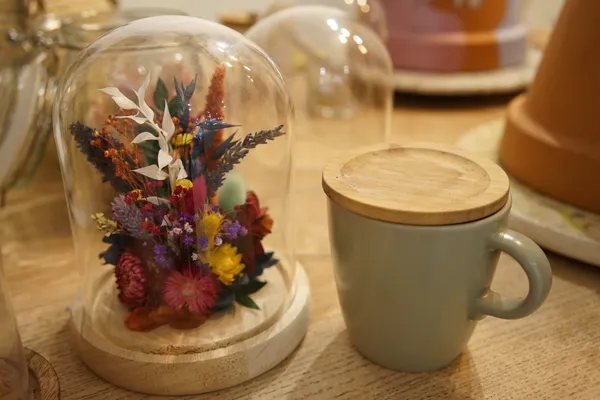 Créez votre composition florale sous cloche - Image n°3 - Wecandoo