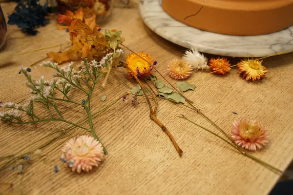 Créez votre composition florale sous cloche - Image n°4 - Wecandoo