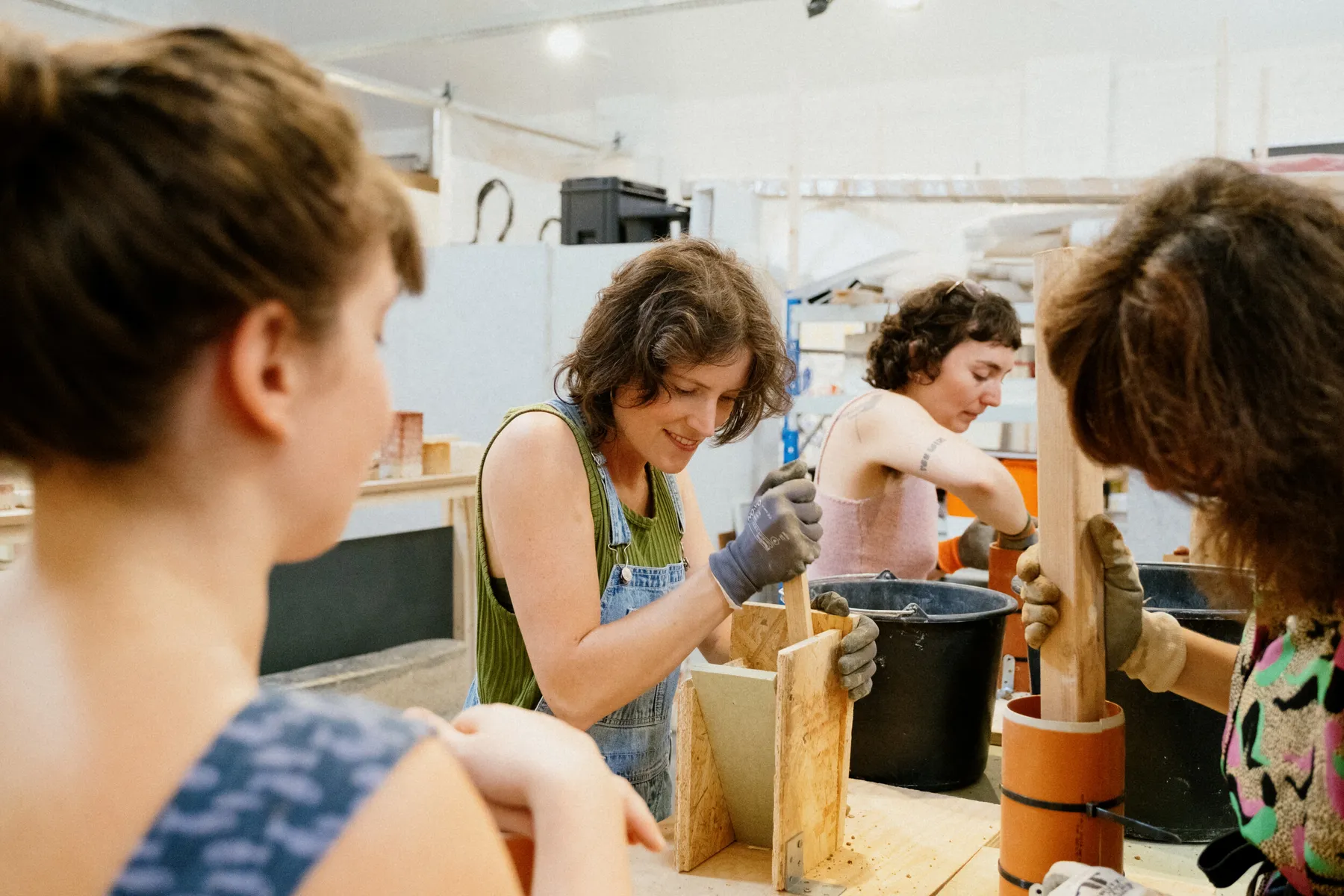 Fabriquez votre objet design en terre crue avec Sarah et Nina - Afbeelding nr. 2 - Wecandoo
