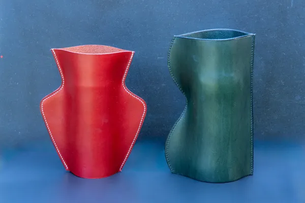 Réalisez votre vase en cuir en point sellier avec Claire - Afbeelding nr. 2 - Wecandoo