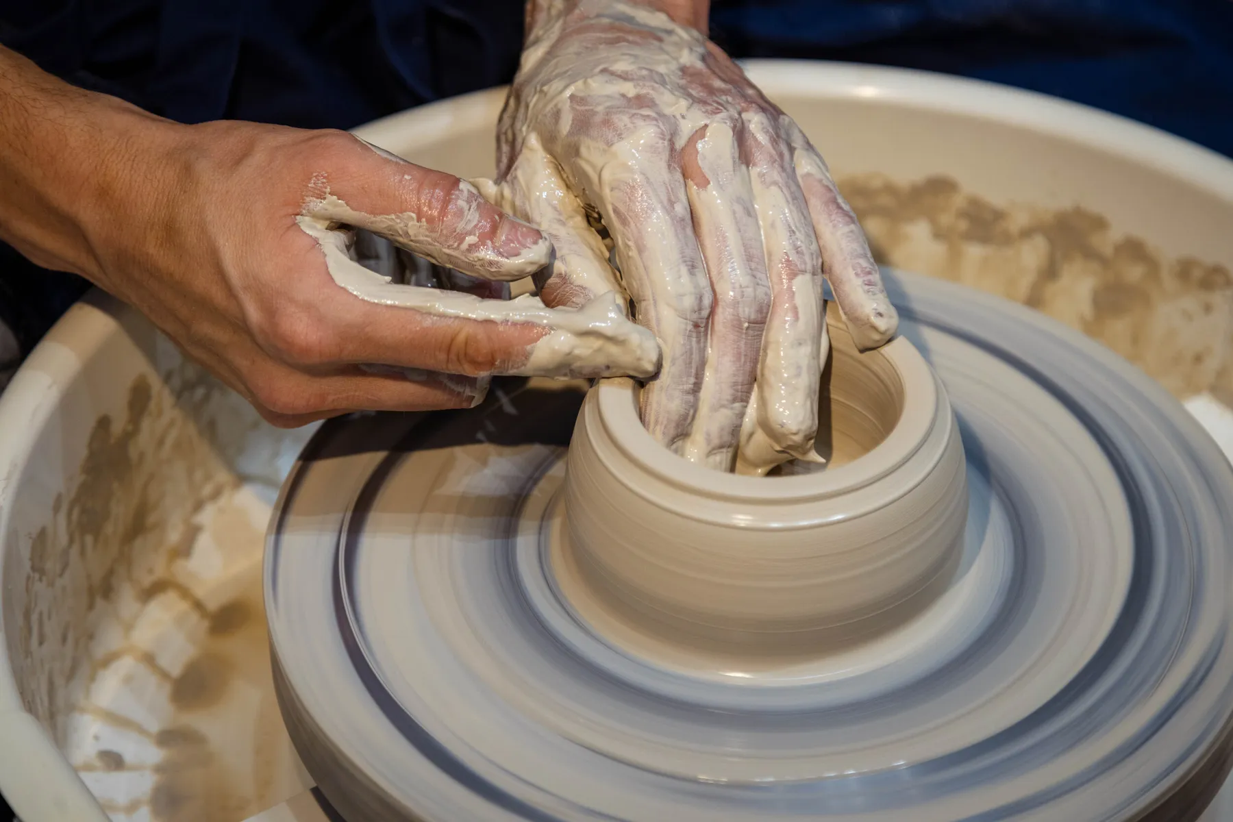 Initiez-vous au tour de potier avec Jonathan - Image n°1 - Wecandoo