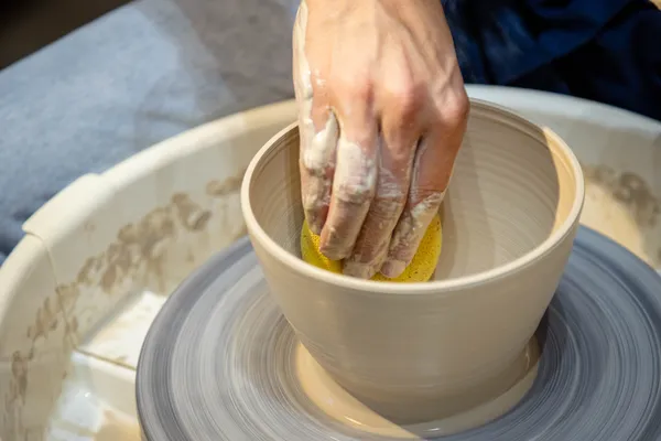 Initiez-vous au tour de potier avec Jonathan - Image n°3 - Wecandoo