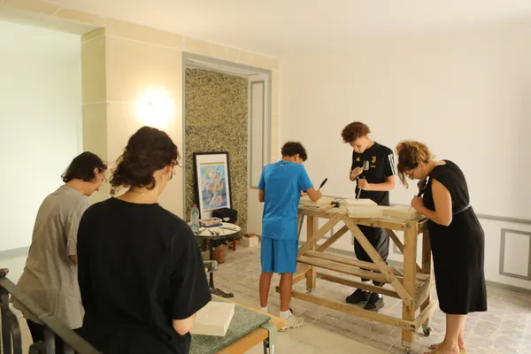 Initiez-vous à la taille de pierre de Paris en famille avec Grégory - Image n°3 - Wecandoo