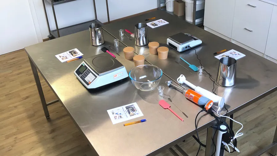 Réalisez votre savon naturel saponifié à froid avec Timothé et Lauriane - Image n°1 - Wecandoo