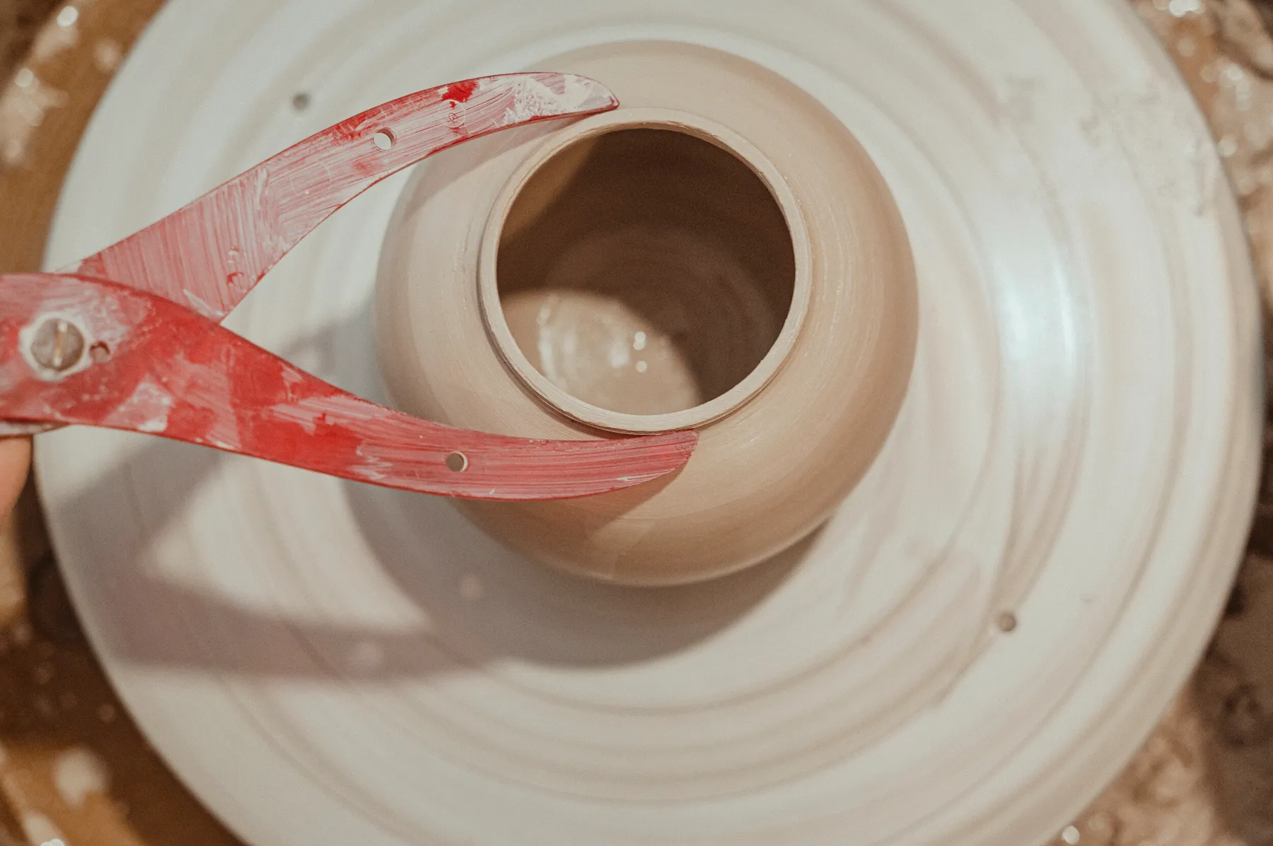 Initiez-vous au tour de potier sur un week-end avec Julie et son équipe - Image n°2 - Wecandoo