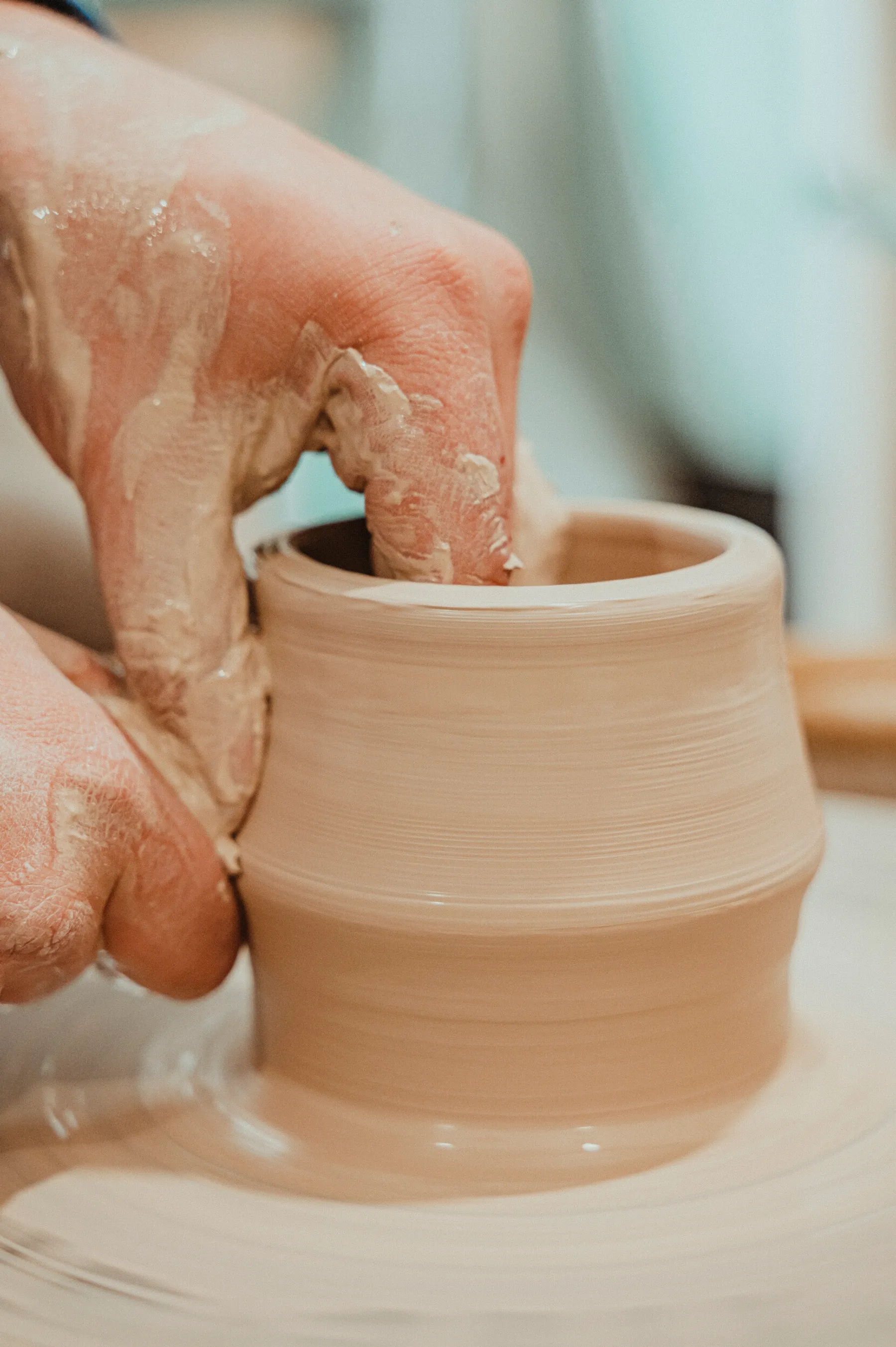 Initiez-vous au tour de potier sur un week-end avec Julie et son équipe - Image n°3 - Wecandoo