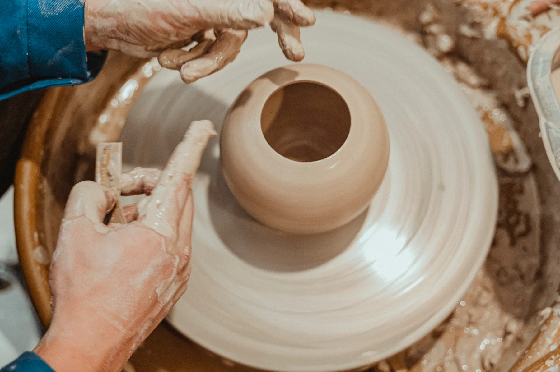 Initiez-vous au tour de potier sur un week-end avec Julie et son équipe - Image n°5 - Wecandoo