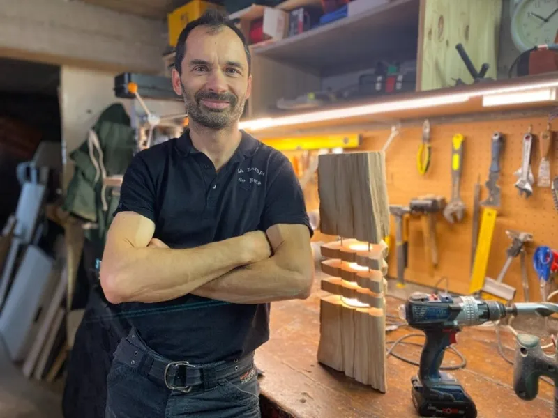 Stéphane : Fabricant de luminaires en bois à Vernon
