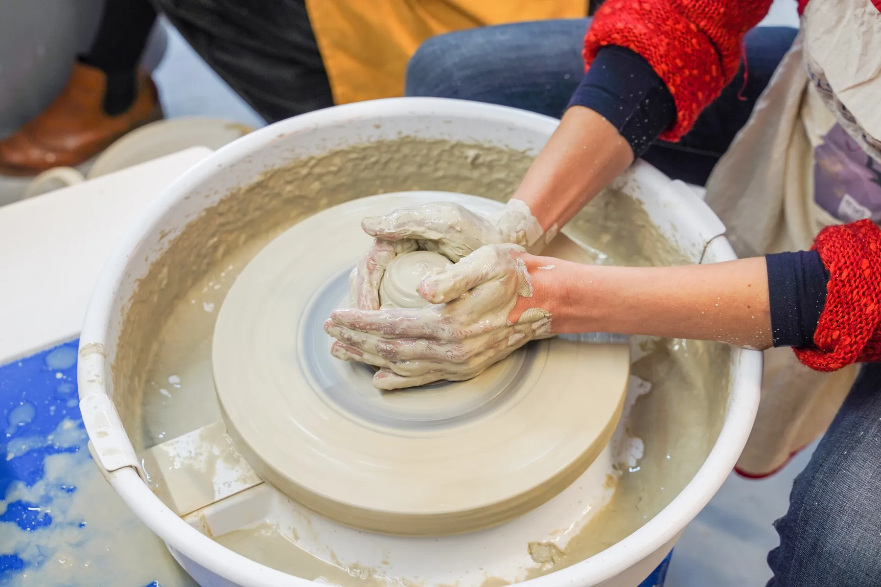 Initiez-vous au tour de potier et fabriquez votre bol avec Stéphane - Image n°2 - Wecandoo