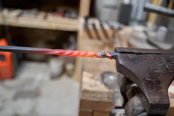 Fabriquez votre couteau en acier forgé avec Benjamin - Afbeelding nr. 1 - Wecandoo