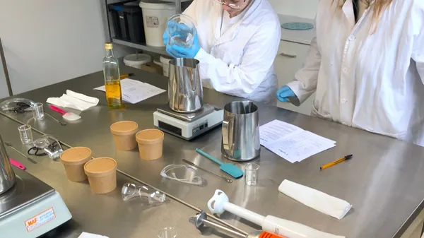 Réalisez votre savon naturel saponifié à froid avec Timothé et Lauriane - Image n°4 - Wecandoo