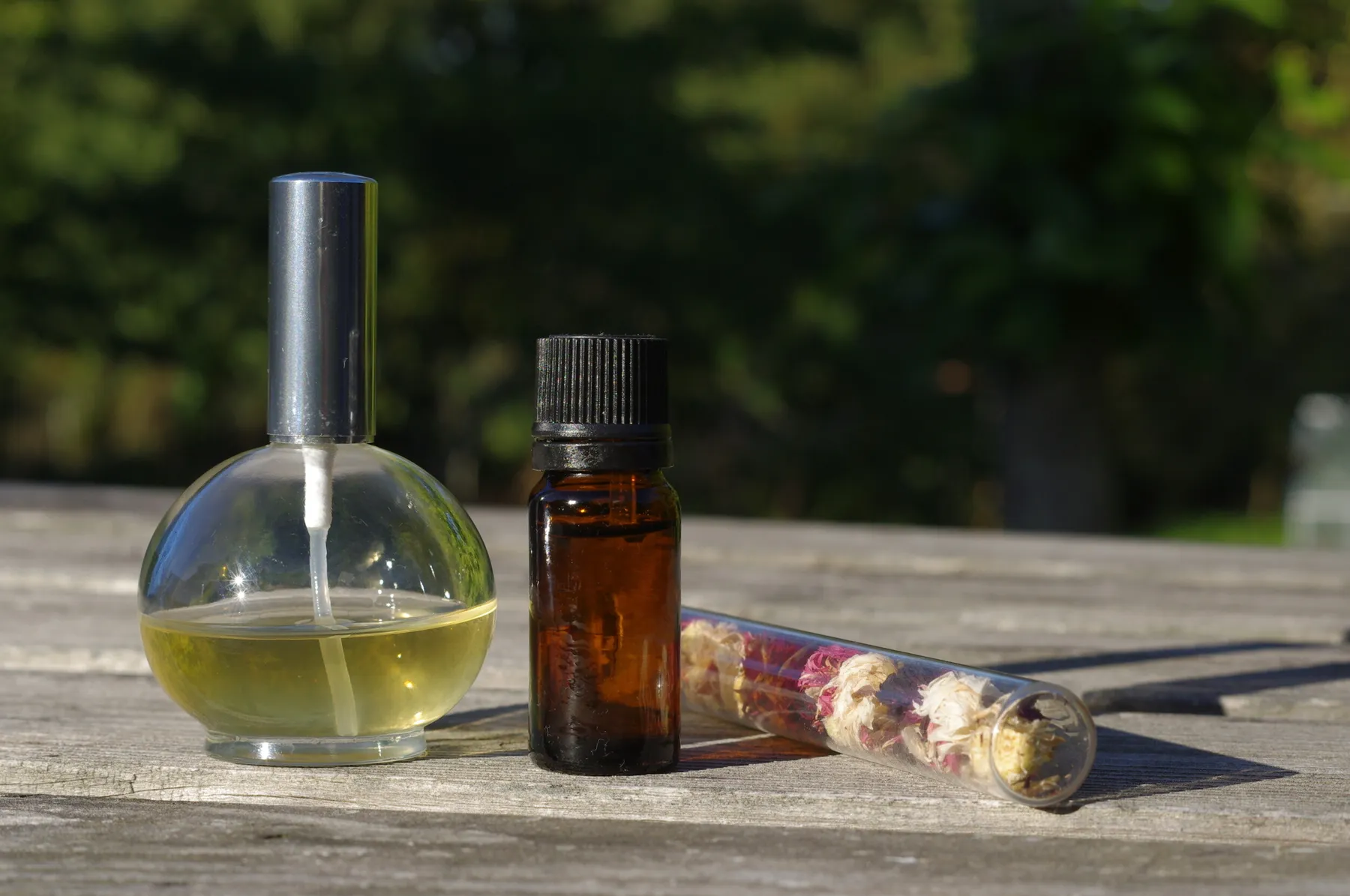 Réalisez votre eau de parfum aux huiles essentielles avec Aurélie - Afbeelding nr. 1 - Wecandoo