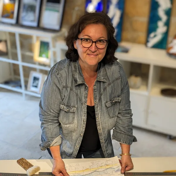Anne : Maître Artisan d’art, émailleur sur métal à Gouvieux